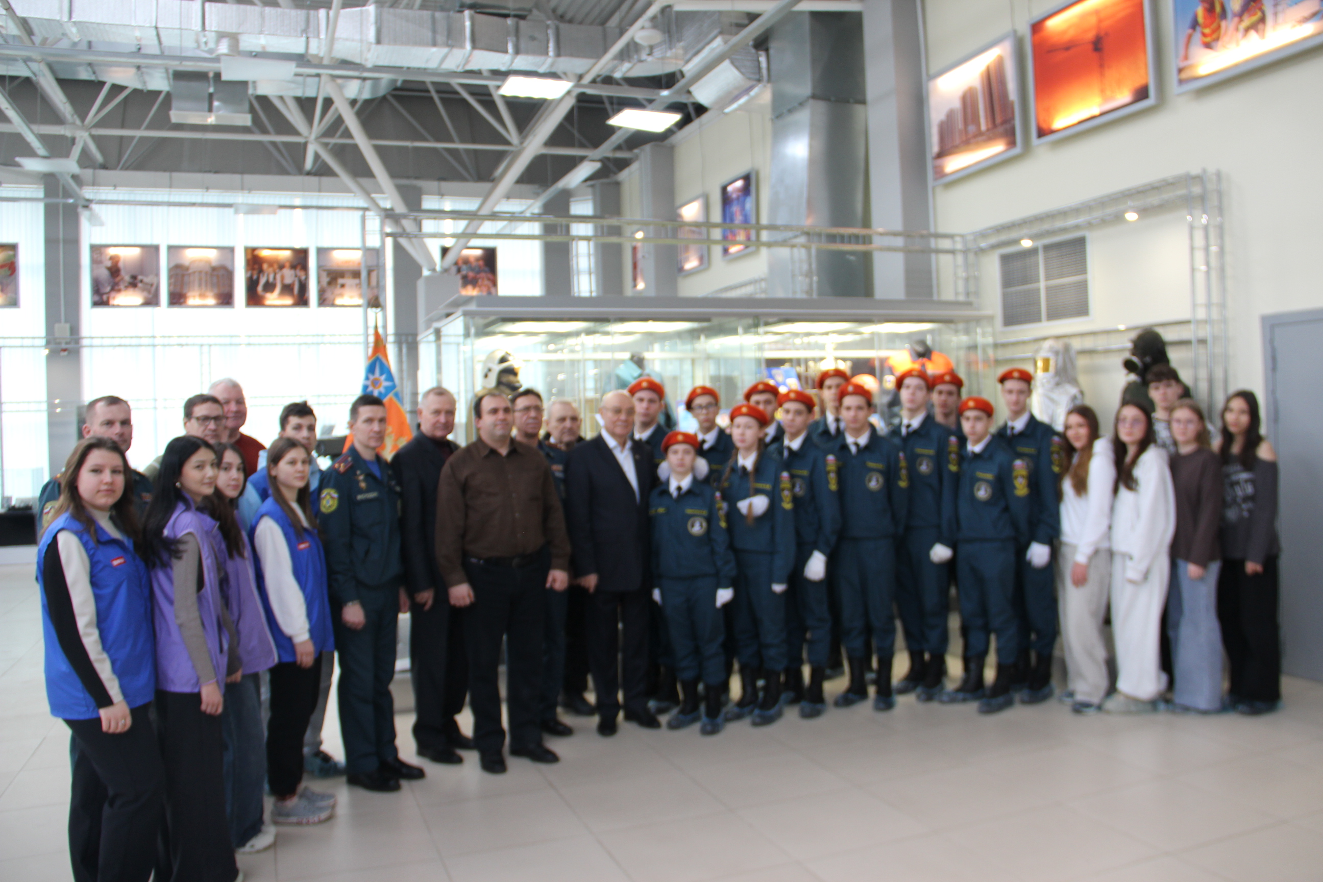 Выставка «Спасать - их профессия»