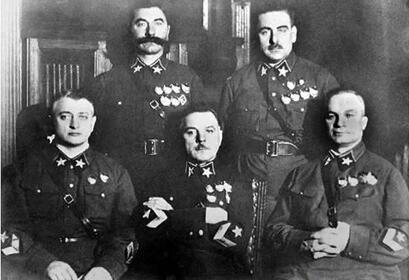 22 сентября 1935 года в Вооруженных силах СССР были введены персональные воинские звания для кадрового состава армии и флота и высшее звание «Маршал Советского Союза»