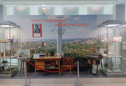 ...и в том строю есть промежуток малый - быть может это место для меня..